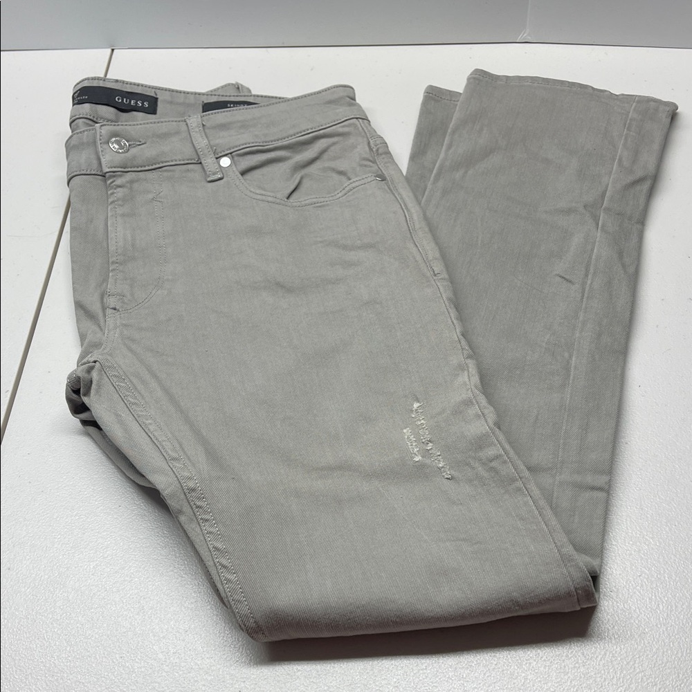 GUESS Men's Light Gray Skinny Jeans. Size 34
